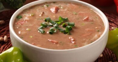 Preparei esse Caldo de Feijão num dia frio e foi um sucesso – simples, cremoso e com gostinho de casa de mãe!